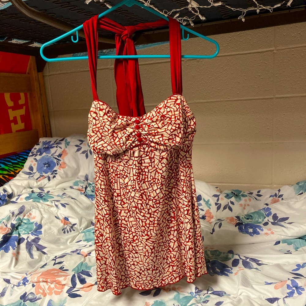 Sleeveless red top